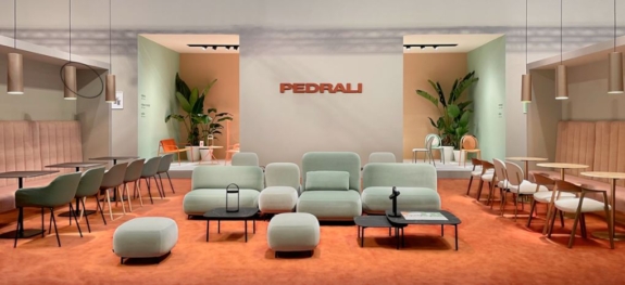 Italiaans meubilair: design stoelen, tafels en lampen
